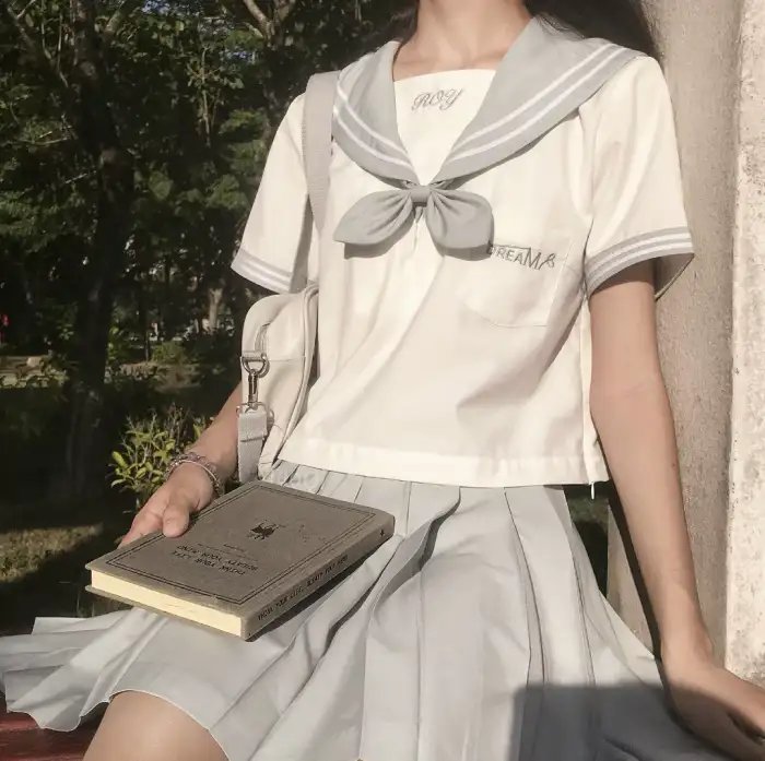 外宿的霍莉